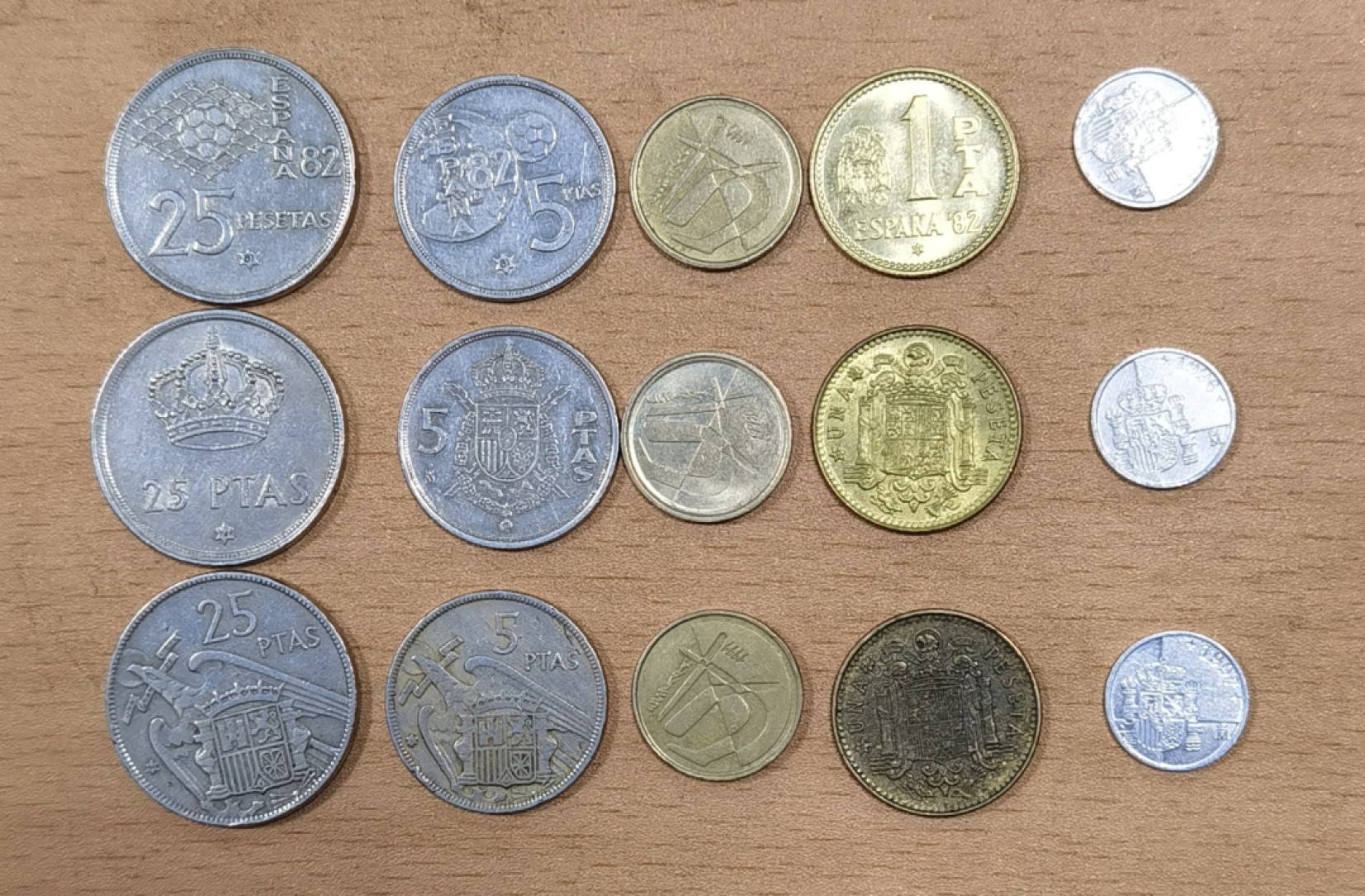 北京马甸外国币专卖微拍第八十八期，外国非贵金属流通币，纪念币专场，陆续上新，欢迎关注 西班牙三小套