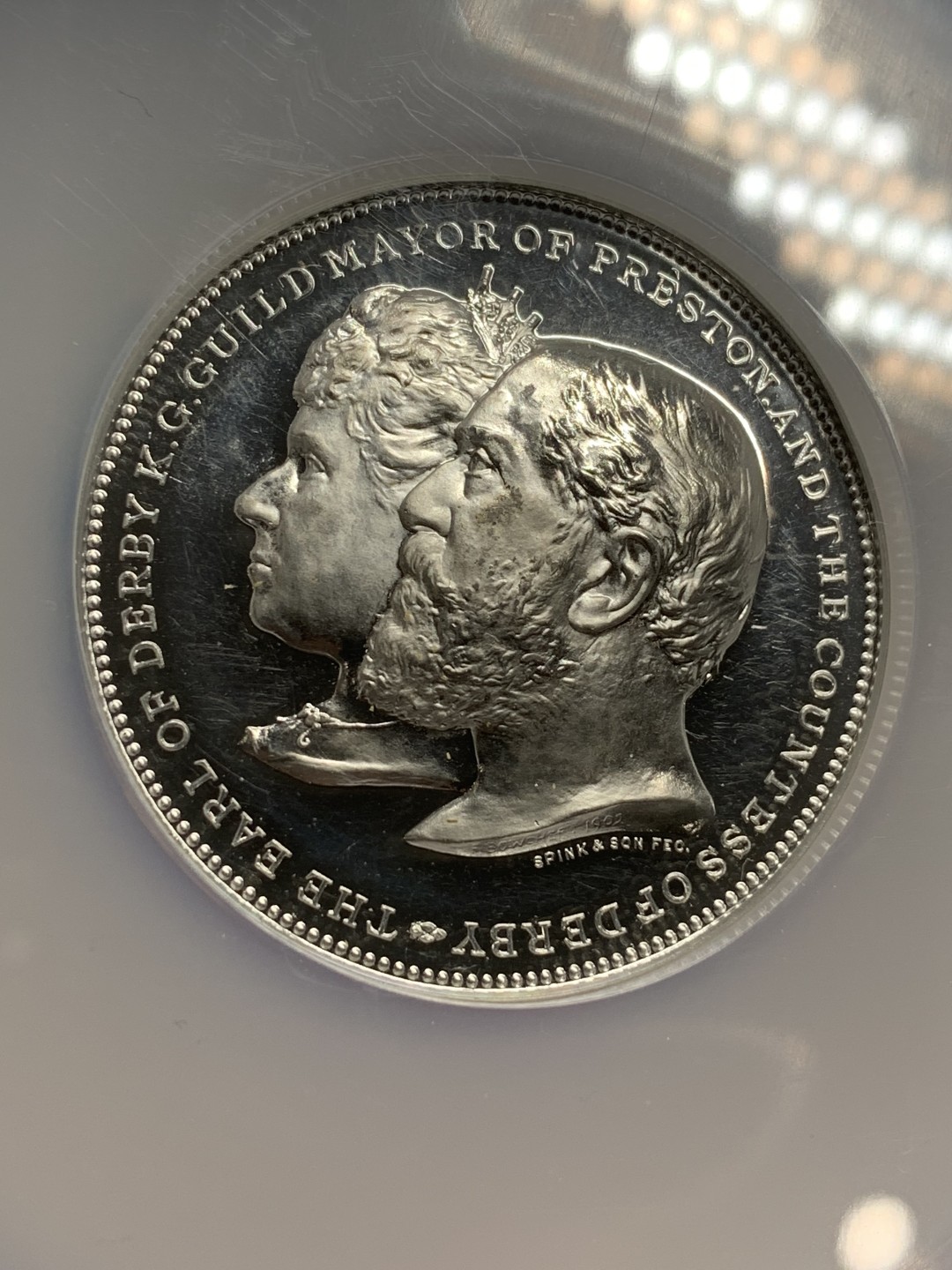 《竞宝斋》第113场-周日，周一 ，2场连拍（全场包邮） NGC-MS64 1902年英国普雷斯顿公会纪念章，原盒+镜面高分。大盒封装 WM白金属材质