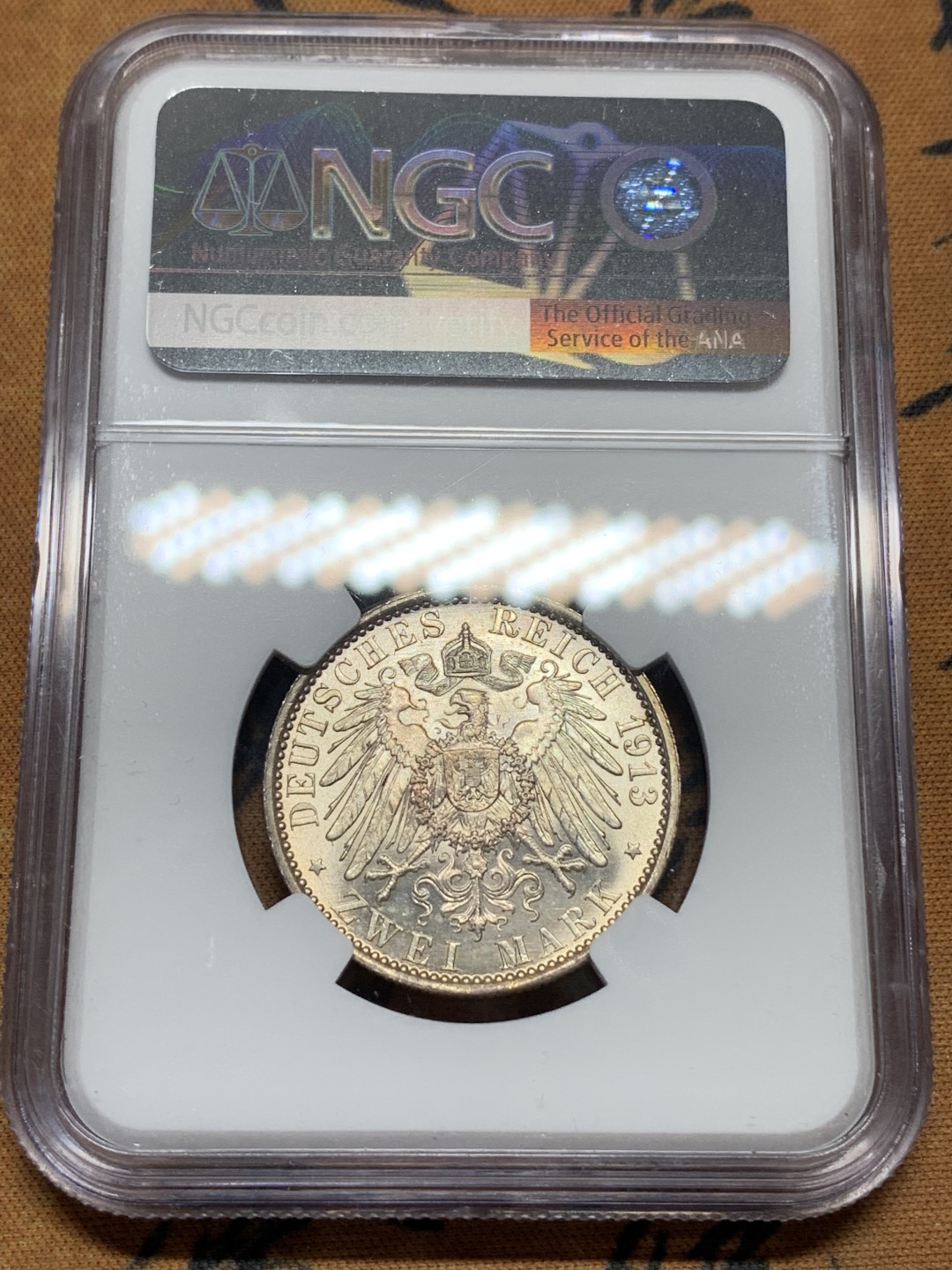 《竞宝斋》第113场-周日，周一 ，2场连拍（全场包邮） NGC-MS62 德国普鲁士 1913年 军装版威廉二世 2马克银币 原味好状态 这个面值比较少见