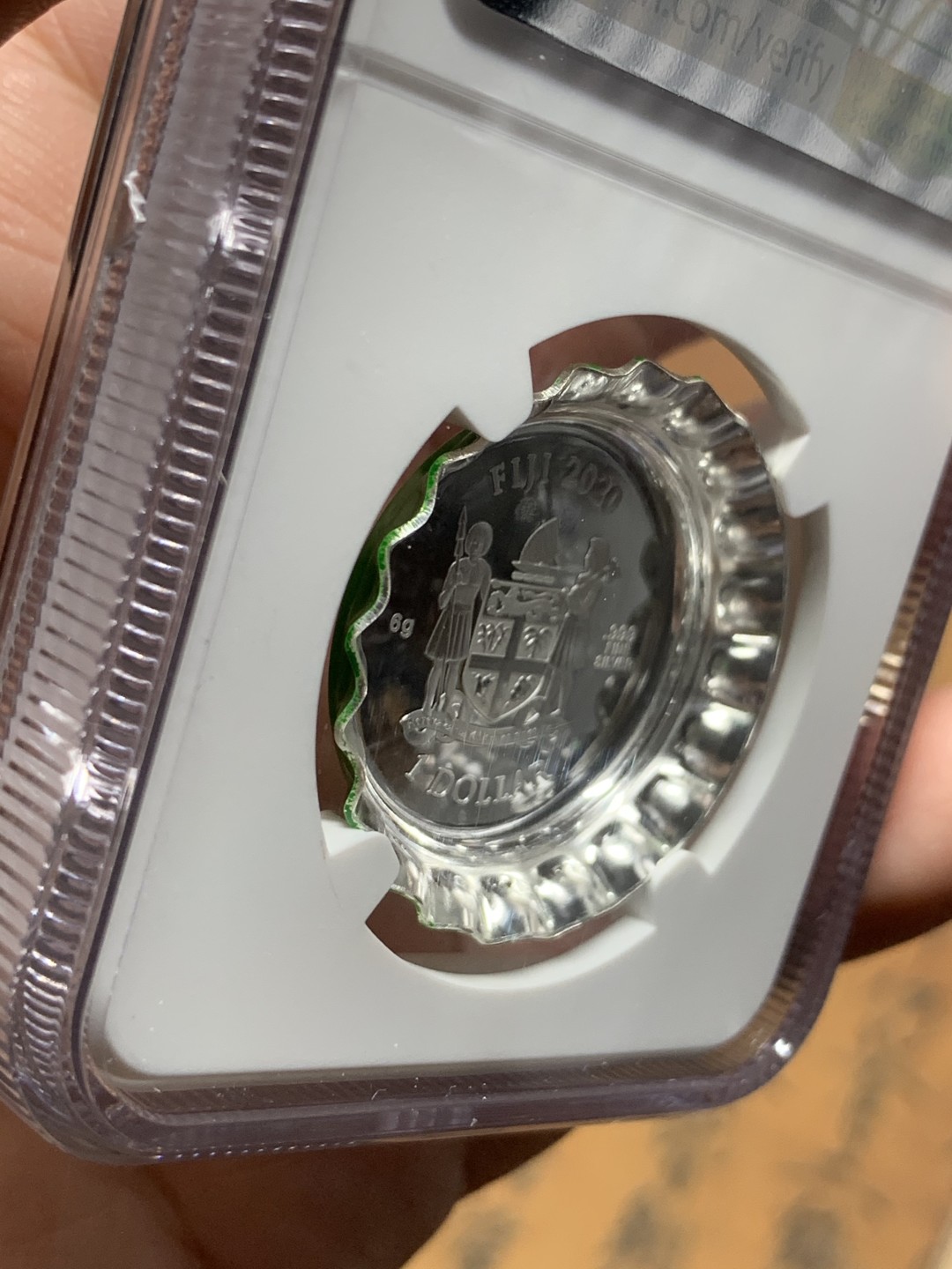 《竞宝斋》第113场-周日，周一 ，2场连拍（全场包邮） NGC PF69UC 2020 斐济雪碧 瓶盖精制银币 情人节标签 比较有意义