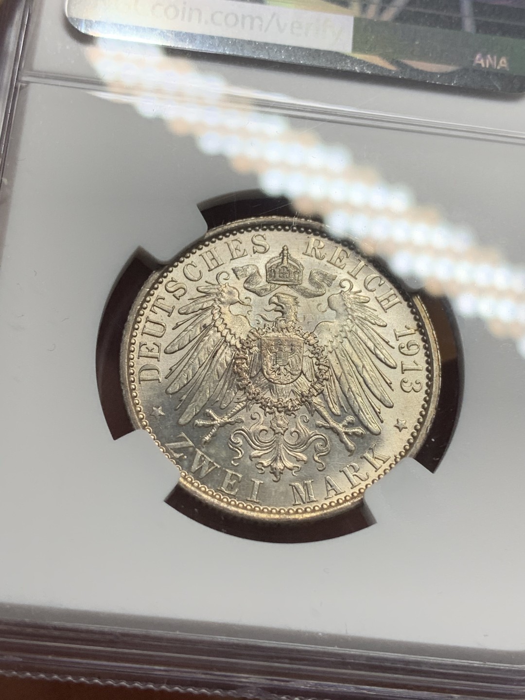 《竞宝斋》第113场-周日，周一 ，2场连拍（全场包邮） NGC-MS62 德国普鲁士 1913年 军装版威廉二世 2马克银币 原味好状态 这个面值比较少见