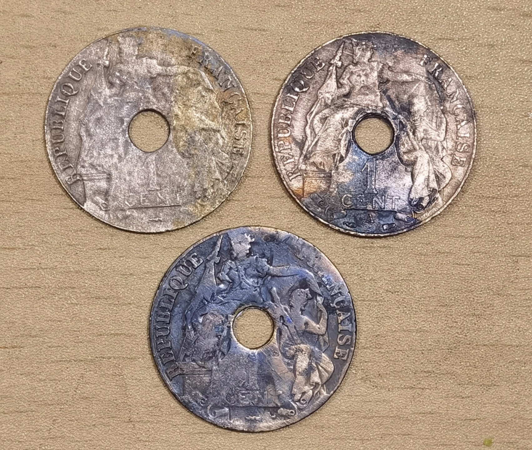 北京马甸外国币专卖微拍第八十八期，外国非贵金属流通币，纪念币专场，陆续上新，欢迎关注 法属印度之那百分之一铜币3枚