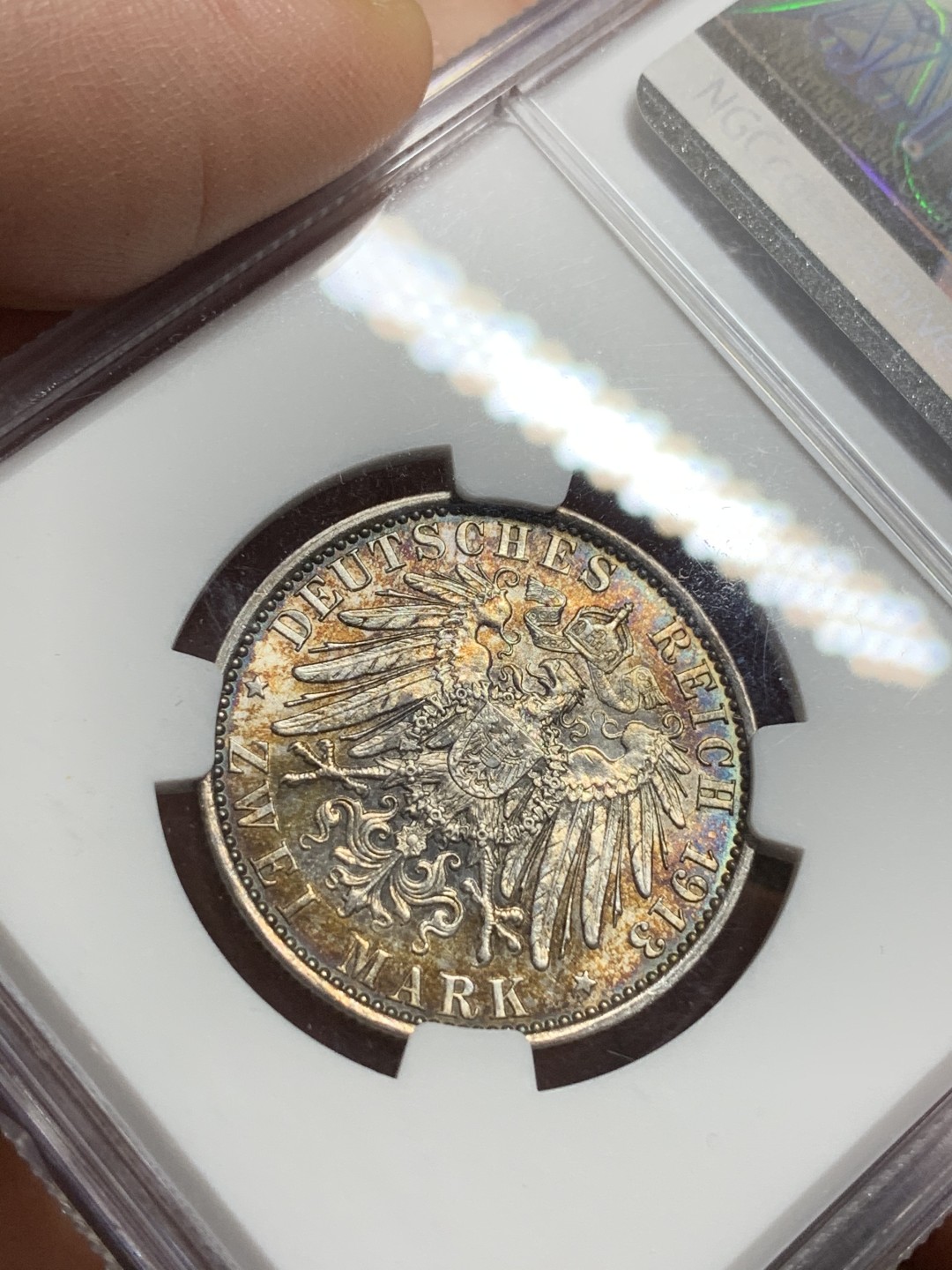 《竞宝斋》第113场-周日，周一 ，2场连拍（全场包邮） NGC MS62 1913年德国普鲁士2马克银币 深五彩包浆