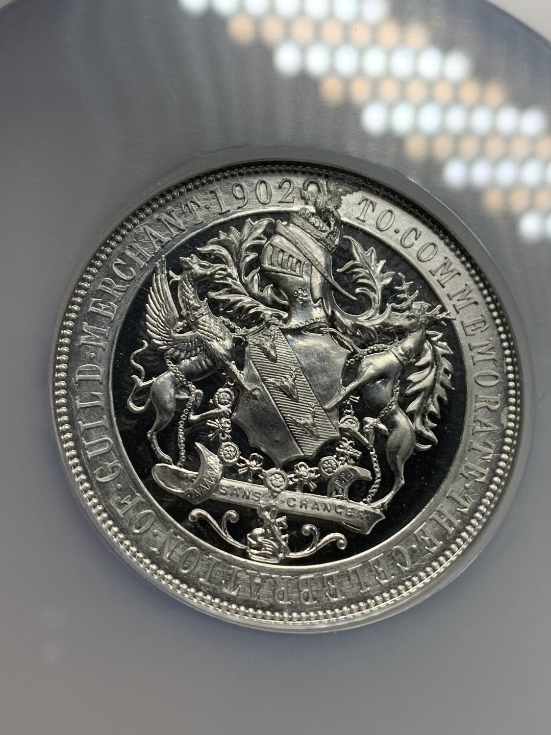 《竞宝斋》第113场-周日，周一 ，2场连拍（全场包邮） NGC-MS64 1902年英国普雷斯顿公会纪念章，原盒+镜面高分。大盒封装 WM白金属材质