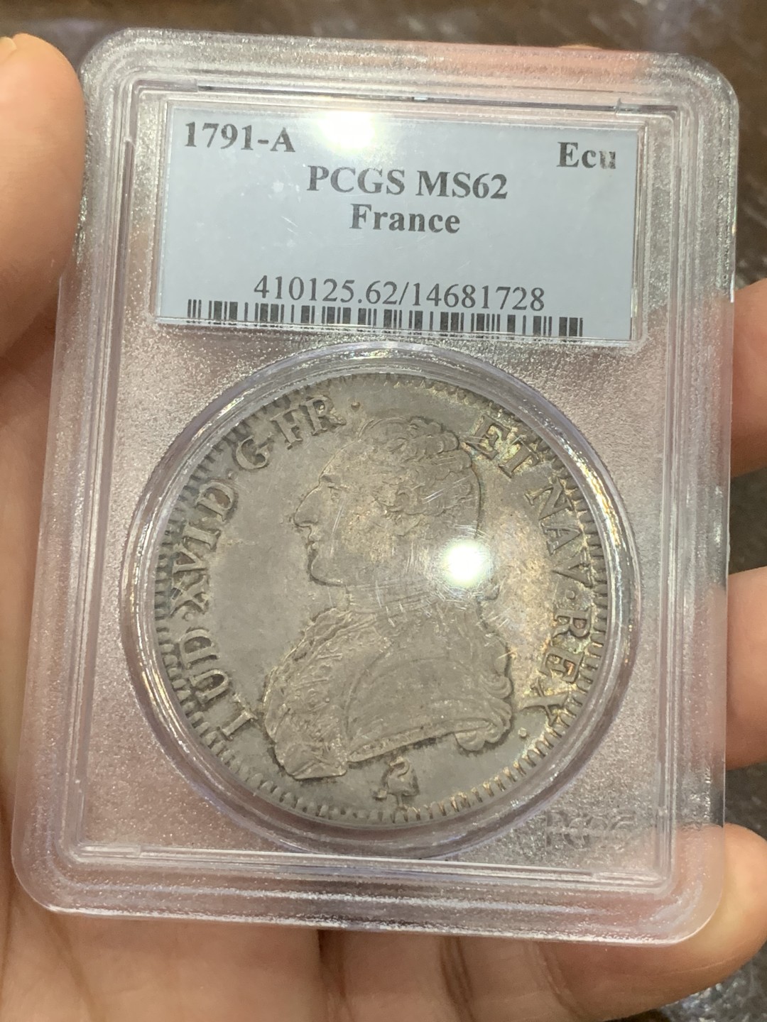 《竞宝斋》第113场-周日，周一 ，2场连拍（全场包邮） PCGS-MS62 1791年 法国路易十六，法国大革命时期1埃居大银币，PCGS老盒低评，人像完整，欧洲纸袋老包浆，币整体紫罗兰色颇为吸引人。
