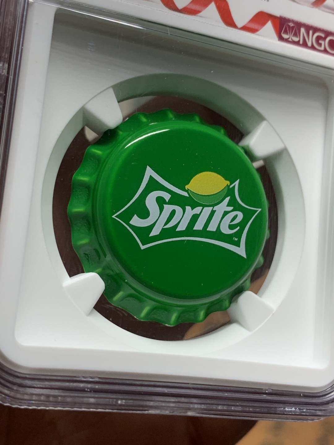 《竞宝斋》第113场-周日，周一 ，2场连拍（全场包邮） NGC PF69UC 2020 斐济雪碧 瓶盖精制银币 情人节标签 比较有意义