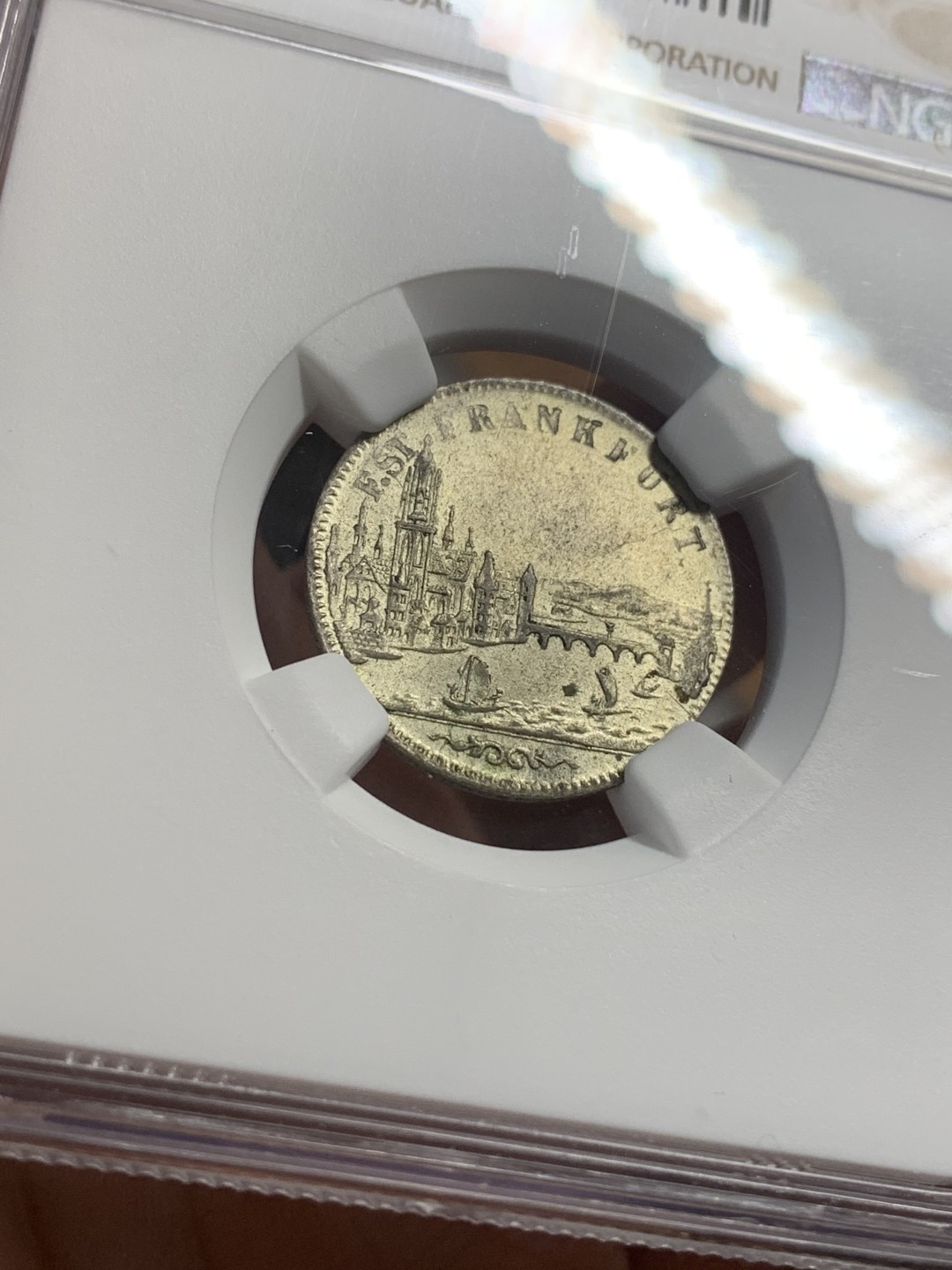 《竞宝斋》第113场-周日，周一 ，2场连拍（全场包邮） NGC MS62，德国法兰克福1854年6克鲁兹，著名的景观银币