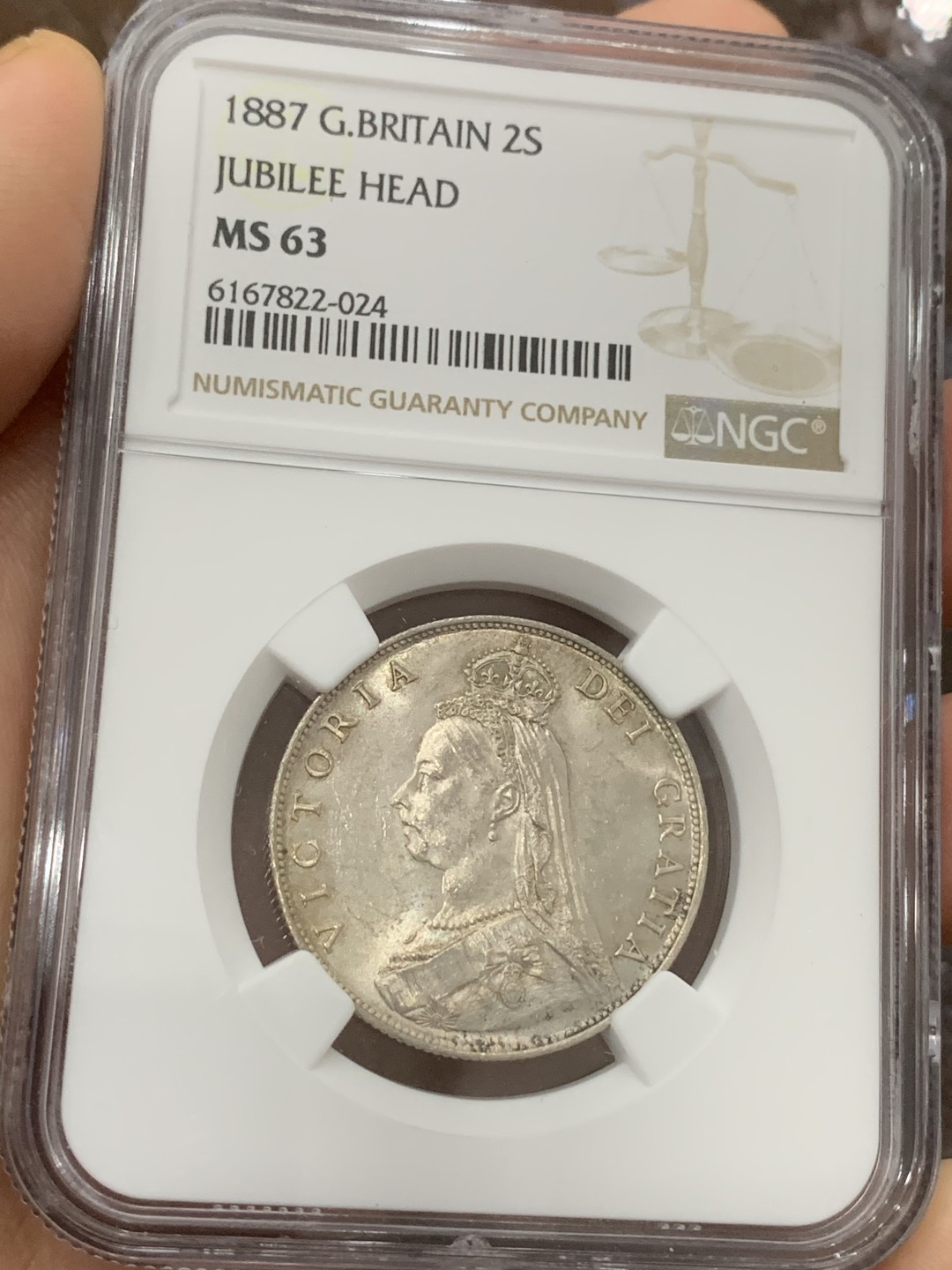 《竞宝斋》第113场-周日，周一 ，2场连拍（全场包邮） NGC MS63 英国1887年维多利亚高冠2先令银币原光BU品相