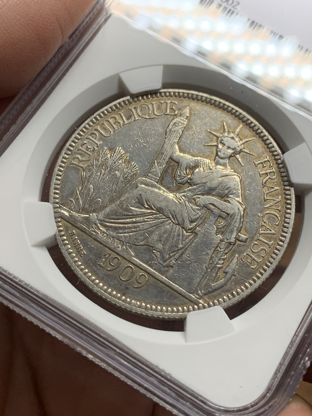 《竞宝斋》第113场-周日，周一 ，2场连拍（全场包邮） NGC XF 1909年 法属印支 坐人 皮亚斯特大银