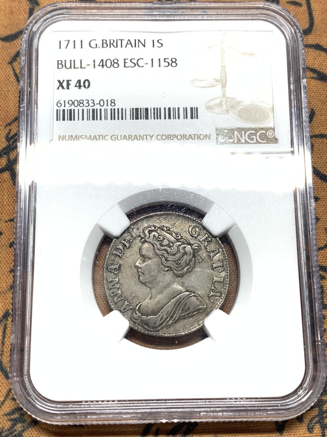 《竞宝斋》第113场-周日，周一 ，2场连拍（全场包邮） NGC-XF40 英国 1711年 安妮女王1先令银币 女王发丝细节尚存，图案文字打制清晰。18年P盒同分sbp含佣204美元成交，英系经典品种