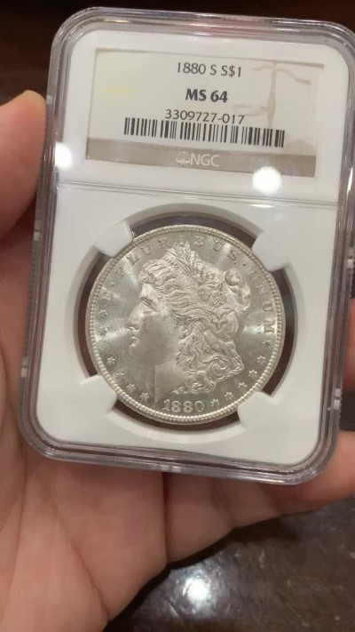 《竞宝斋》第113场-周日，周一 ，2场连拍（全场包邮） NGC MS64 美国 1880年 摩根壹元 大银币 整体白净 N老盒 可藏