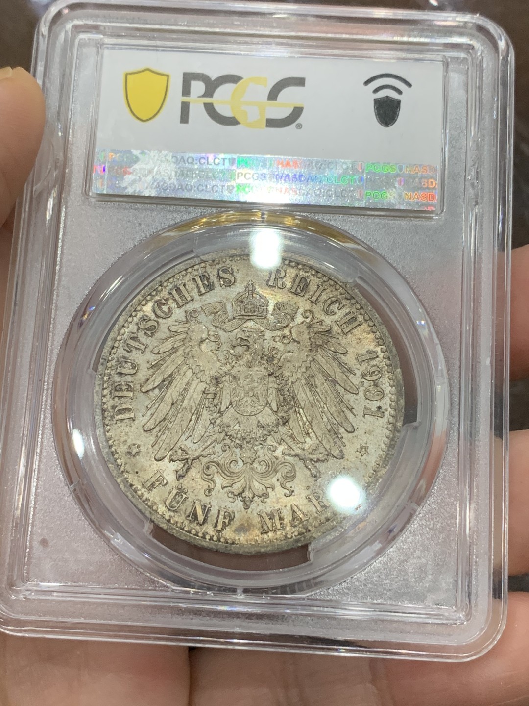 《竞宝斋》第113场-周日，周一 ，2场连拍（全场包邮） PCGS MS65 原光 淡彩德国普鲁士 1901年 建国5马克 银币 爆闪光芒 背面盒子有小磕