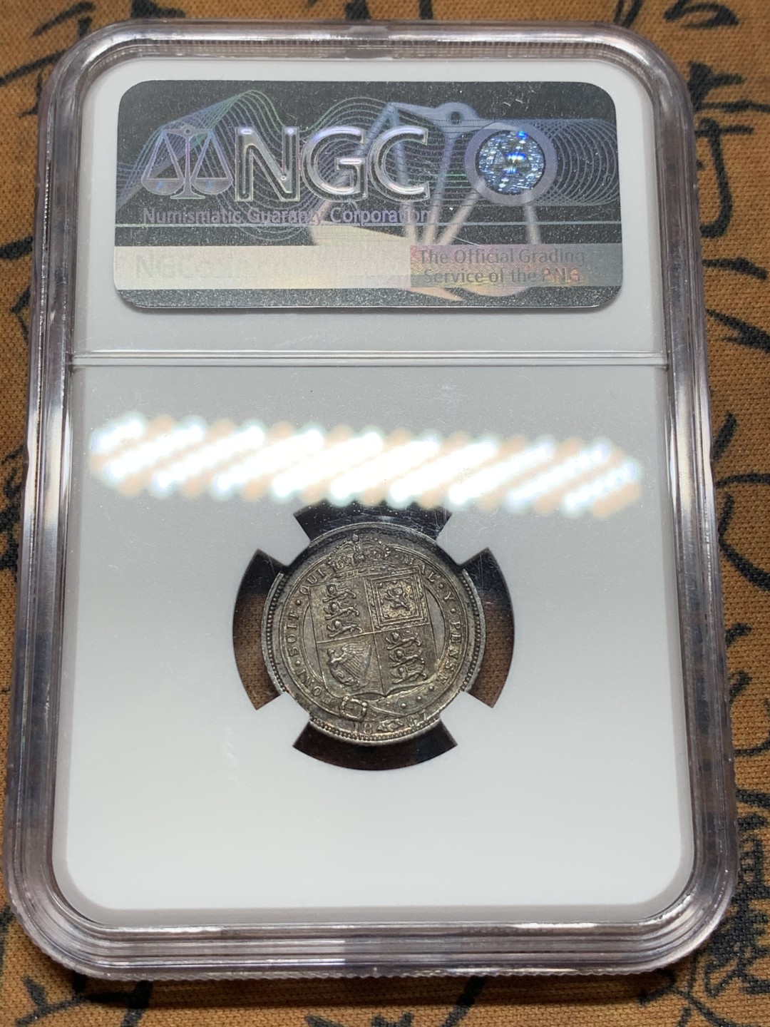 《竞宝斋》第113场-周日，周一 ，2场连拍（全场包邮） NGC MS63 英国1887年维多利亚高冠6便士银币盾牌版原光深五彩