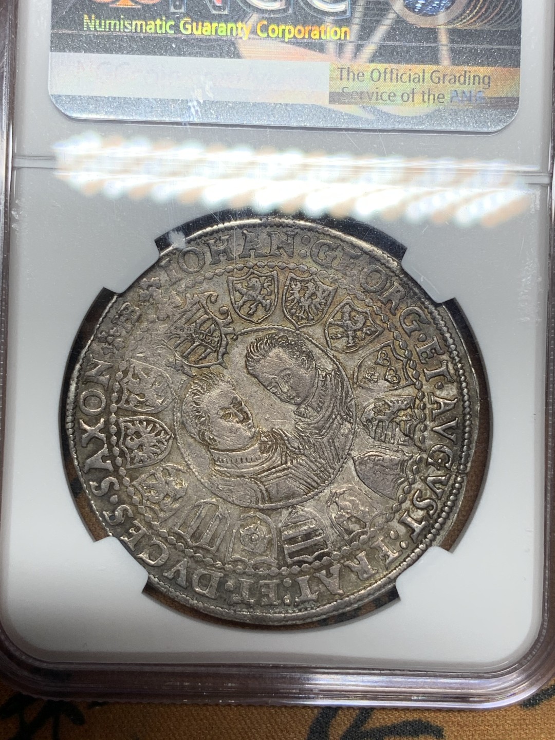 《竞宝斋》第113场-周日，周一 ，2场连拍（全场包邮） NGC AU50德国萨克森1602年三兄弟武士剑老泰勒 银币 深彩包浆细节非常好