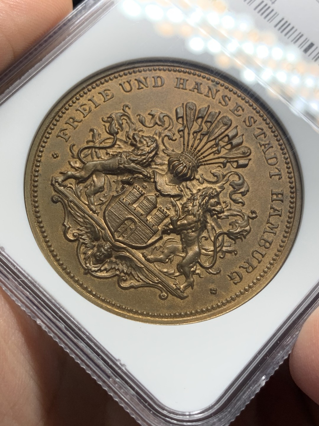 《竞宝斋》第113场-周日，周一 ，2场连拍（全场包邮） NGC MS64 德国 1910年汉堡洛瓦尼战役40周年纪念铜章 设计精美 品相完美