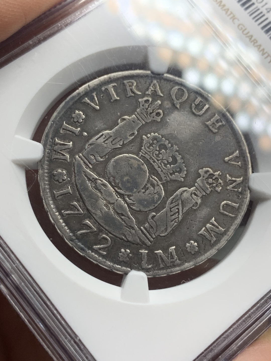 《竞宝斋》第113场-周日，周一 ，2场连拍（全场包邮） 季军分 NGC VF25 秘鲁 1772年 双柱 4R地球银币 真正的末年地球 原味包浆 正反打制的都不错 书价 上去只有1枚EF45，1枚AU50,这枚来自HA 费用总的1080美元到手，可与不可求的品种