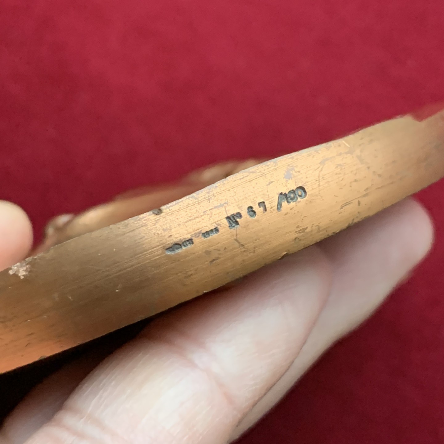 《竞宝斋》第113场-周日，周一 ，2场连拍（全场包邮） 玛丽莲.梦露纪念大铜章，90mm巨大尺寸，精美超高浮雕。巴黎造币厂出品，紫铜限量版，发行仅100枚，此枚编号67。铭刻记录下的美人，绝代风华