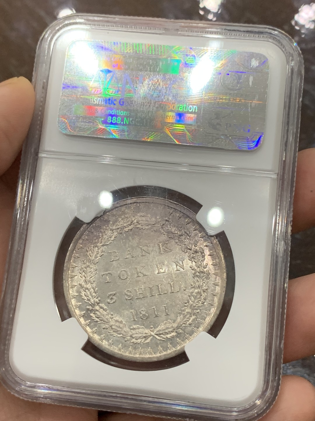 《竞宝斋》第113场-周日，周一 ，2场连拍（全场包邮） NGC MS62  英国乔三 英格兰银行1811 3先令军装版 原光难得