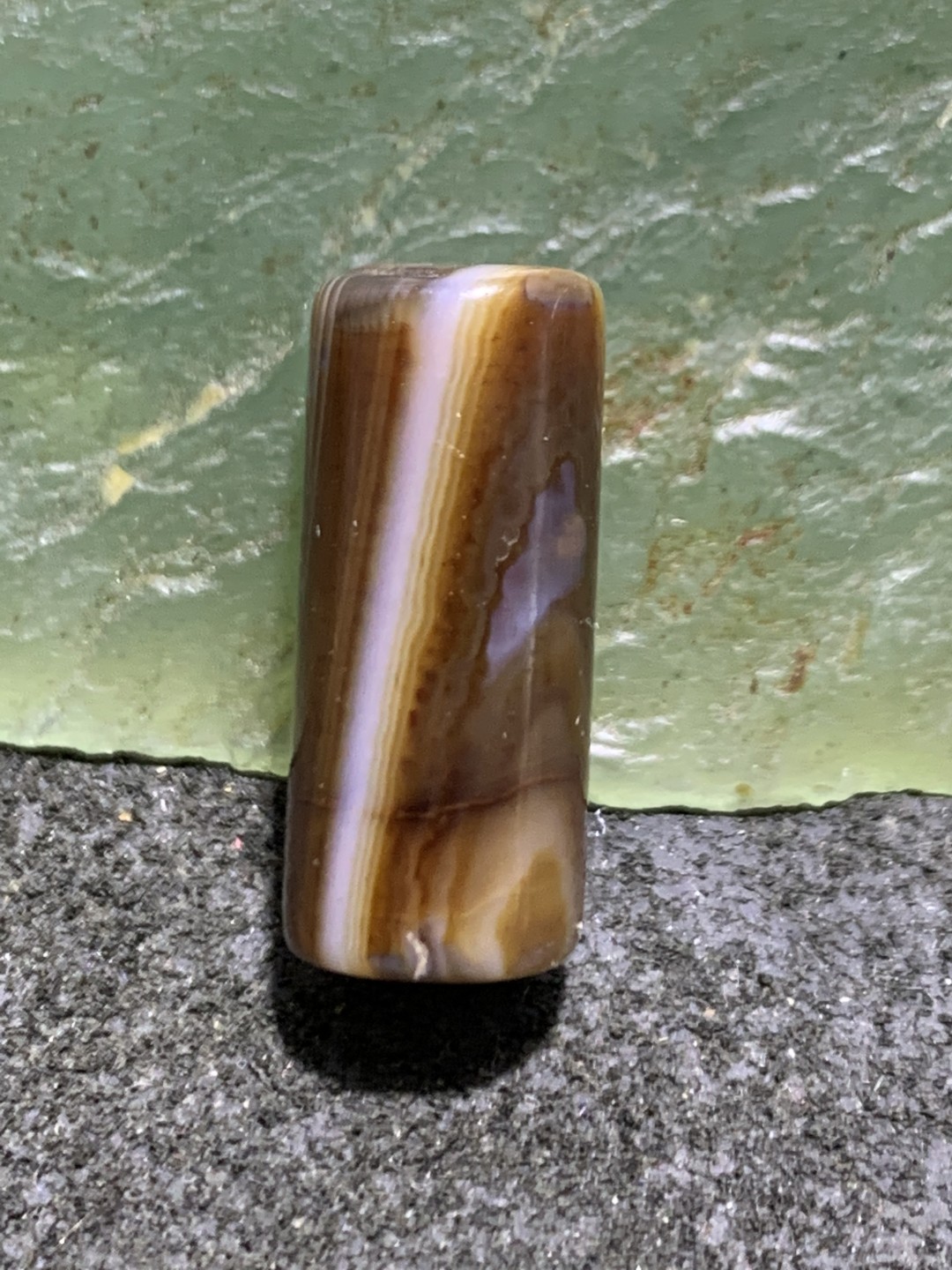 千层纹缠丝玛瑙通货直桶，随形桶珠一个，
