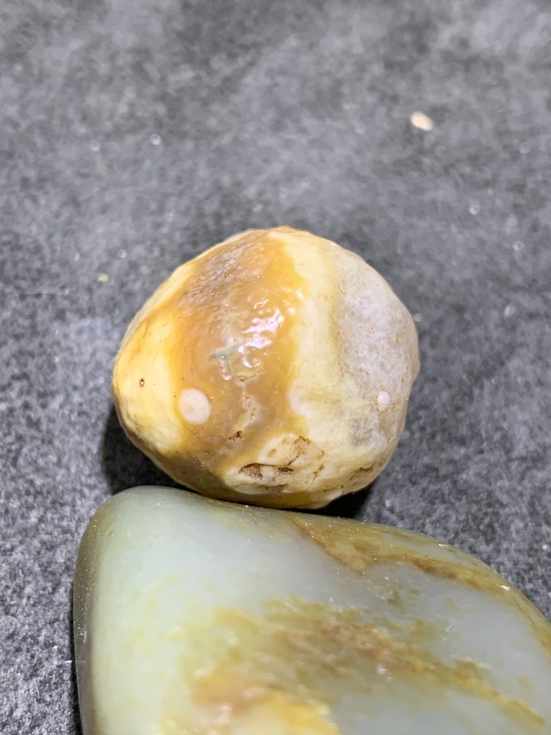 精美戈壁高玉化鱼籽纹筋脉石原石一颗，