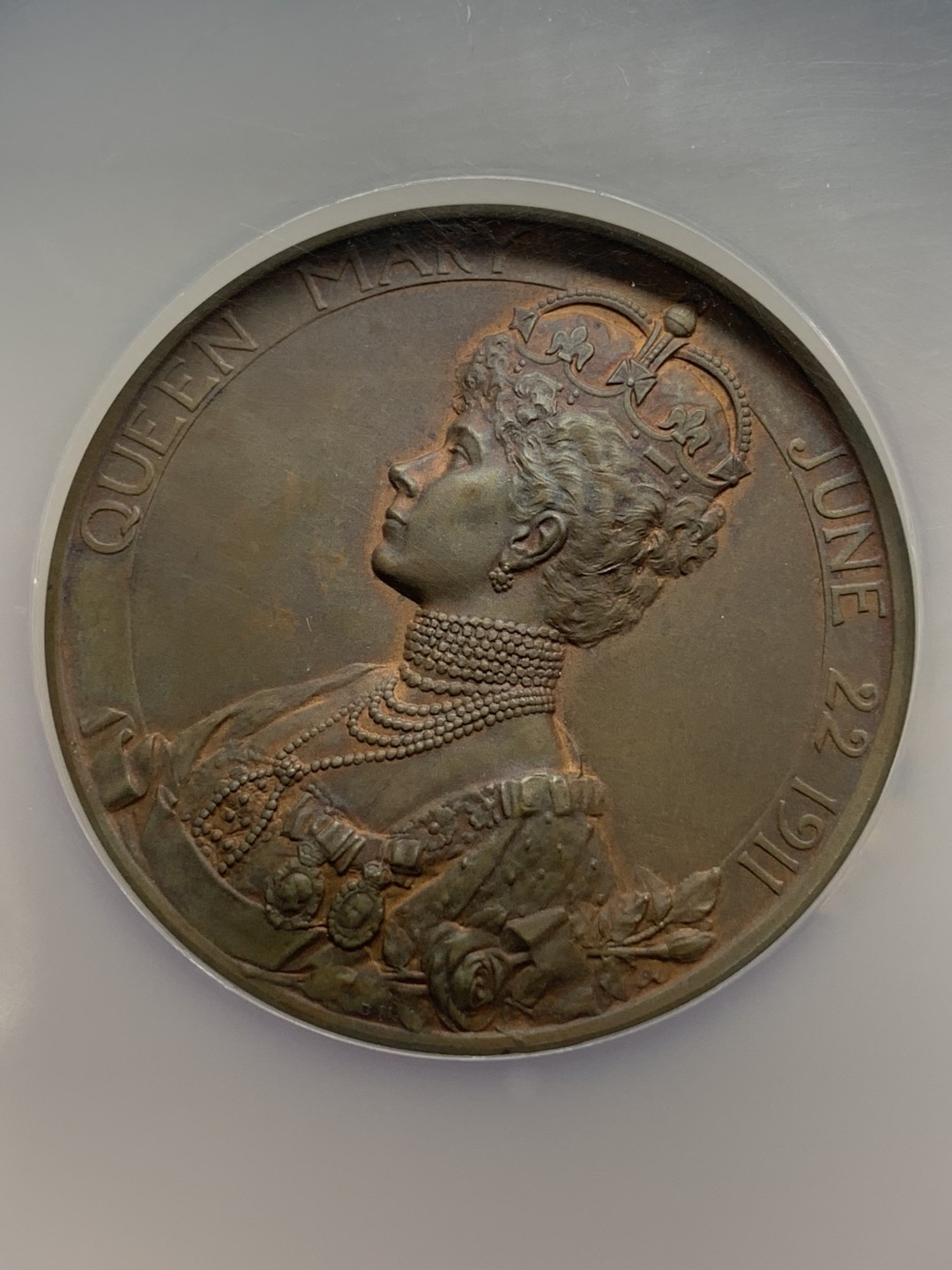 《竞宝斋》第113场-周日，周一 ，2场连拍（全场包邮） NGC-MS62 1911年英国乔治五世加冕纪念章带原盒，状态好，有点低评 大盒封装