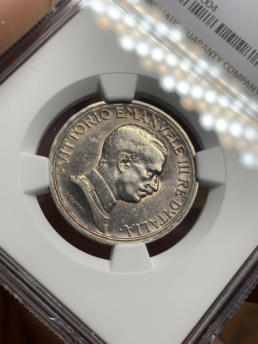 《竞宝斋》第113场-周日，周一 ，2场连拍（全场包邮） NGC AU53 意大利 1915年 马车2里拉 银币 原味包浆 正面盒子右下缘有损