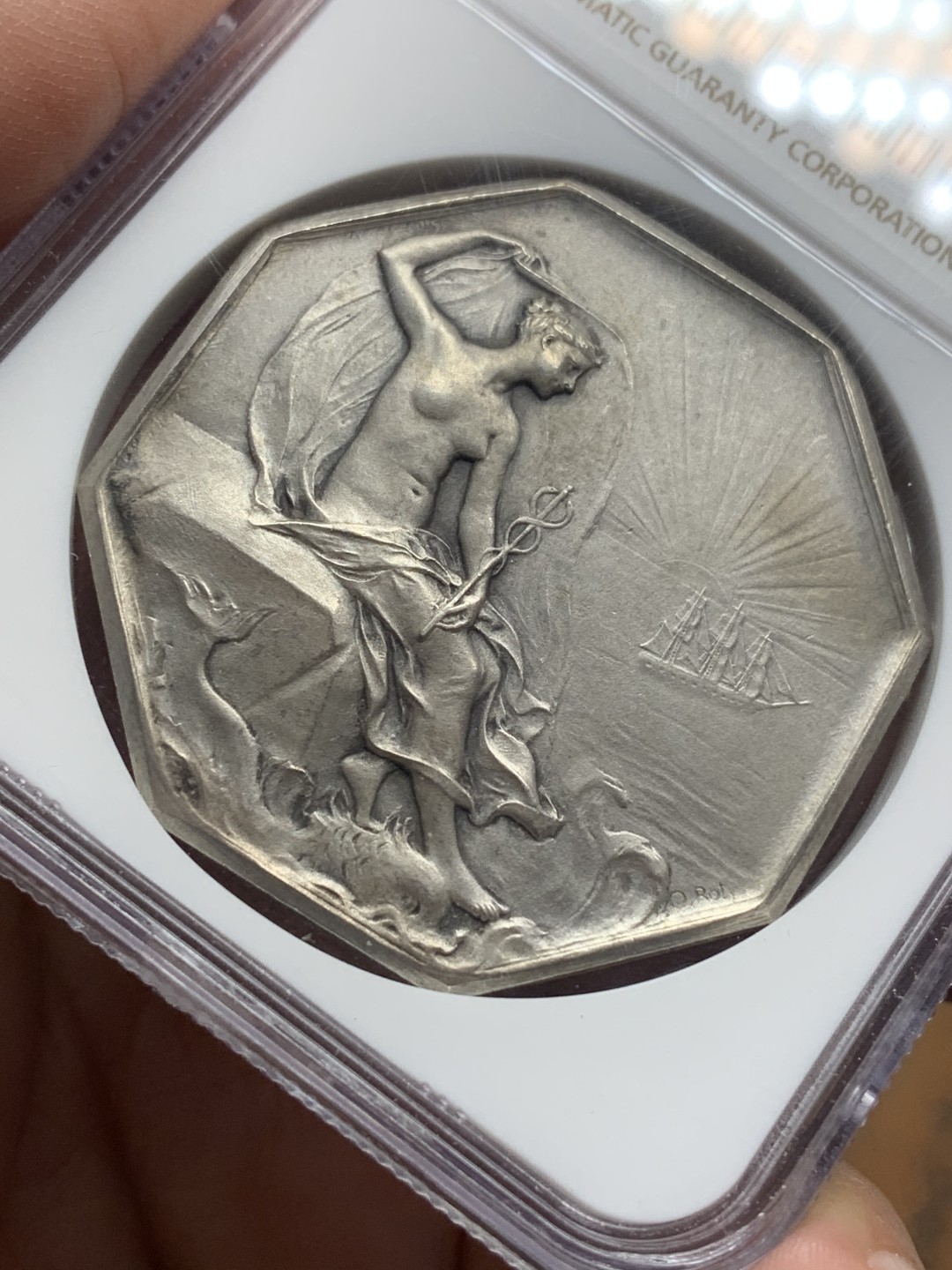 《竞宝斋》第113场-周日，周一 ，2场连拍（全场包邮） NGC MS64 法国 1879年 圣纳泽尔商会八角银章代用币 名家罗蒂作品 稀少品种 难得一见的高分！42mm超大规格