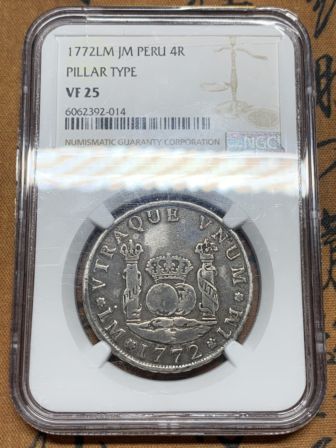 《竞宝斋》第113场-周日，周一 ，2场连拍（全场包邮） 季军分 NGC VF25 秘鲁 1772年 双柱 4R地球银币 真正的末年地球 原味包浆 正反打制的都不错 书价 上去只有1枚EF45，1枚AU50,这枚来自HA 费用总的1080美元到手，可与不可求的品种