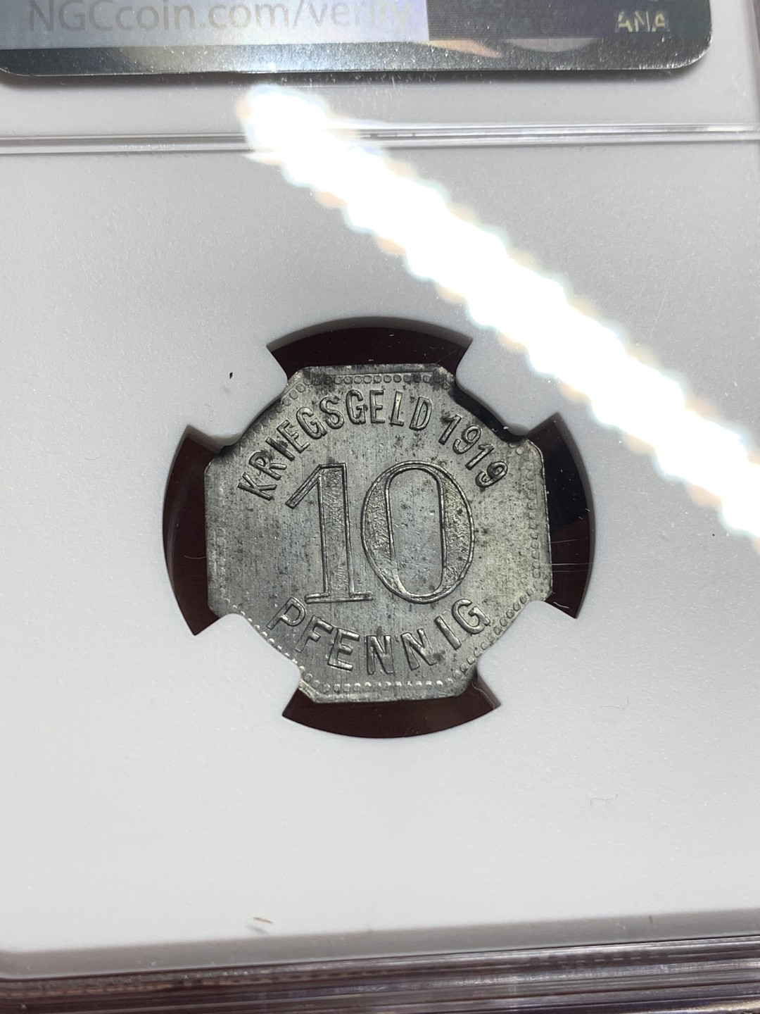 《竞宝斋》第113场-周日，周一 ，2场连拍（全场包邮） NGC-MS63 德紧 德国丁斯拉肯1919年壁冠10芬尼八边形锌币 少见品种