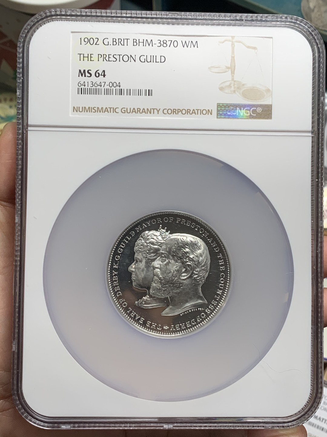 《竞宝斋》第113场-周日，周一 ，2场连拍（全场包邮） NGC-MS64 1902年英国普雷斯顿公会纪念章，原盒+镜面高分。大盒封装 WM白金属材质