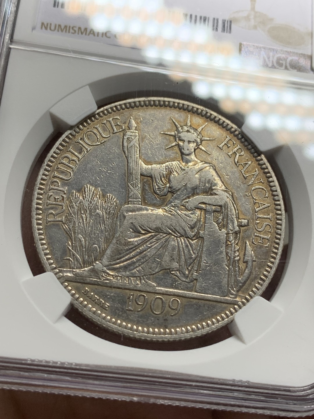 《竞宝斋》第113场-周日，周一 ，2场连拍（全场包邮） NGC XF 1909年 法属印支 坐人 皮亚斯特大银