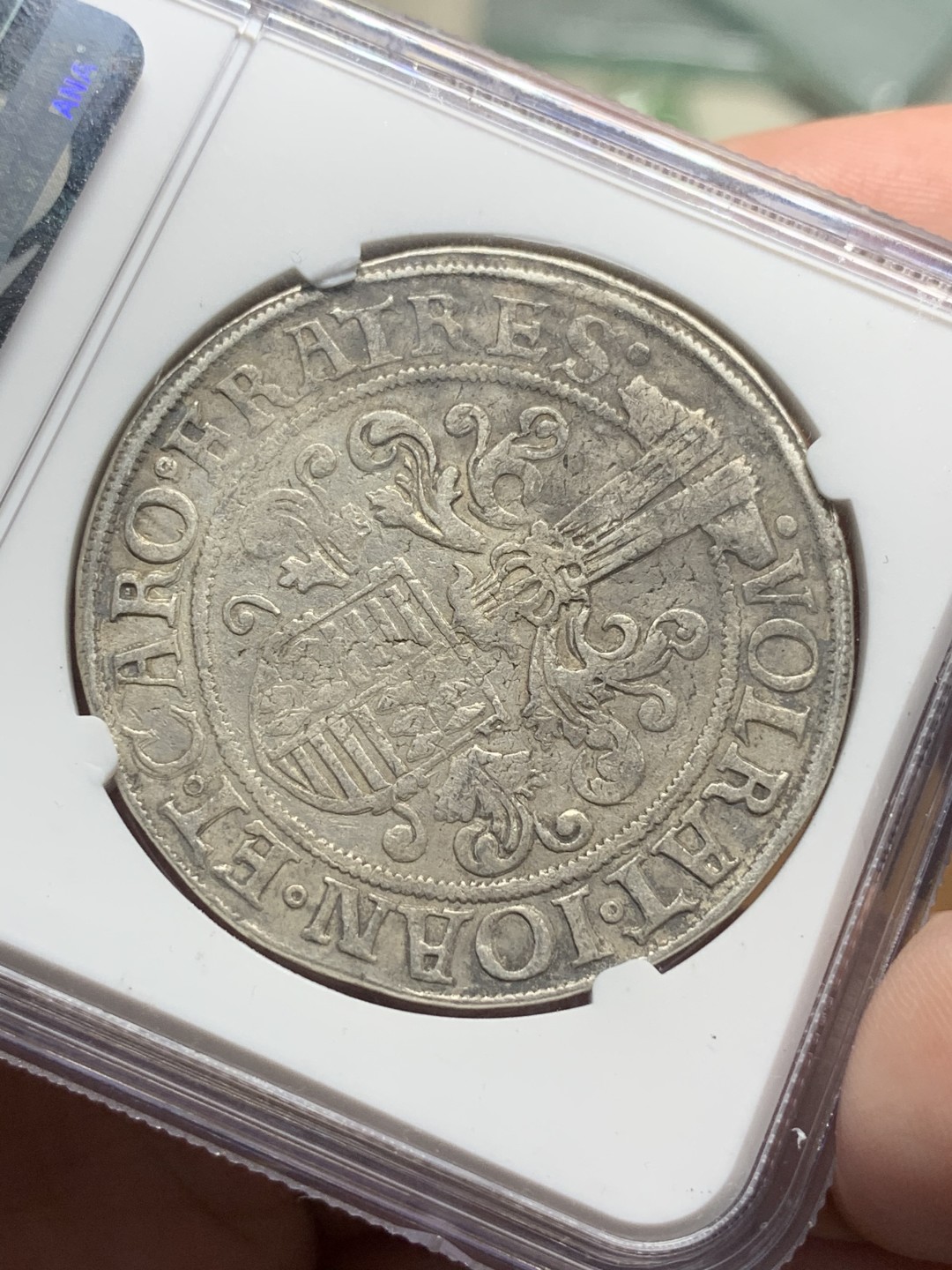 《竞宝斋》第113场-周日，周一 ，2场连拍（全场包邮） 唯一冠军分 NGC XF45  德意志 1561-1564年 曼斯菲尔德屠龙1泰勒，屠龙泰勒系列的鼻祖，近500年的手工打制币