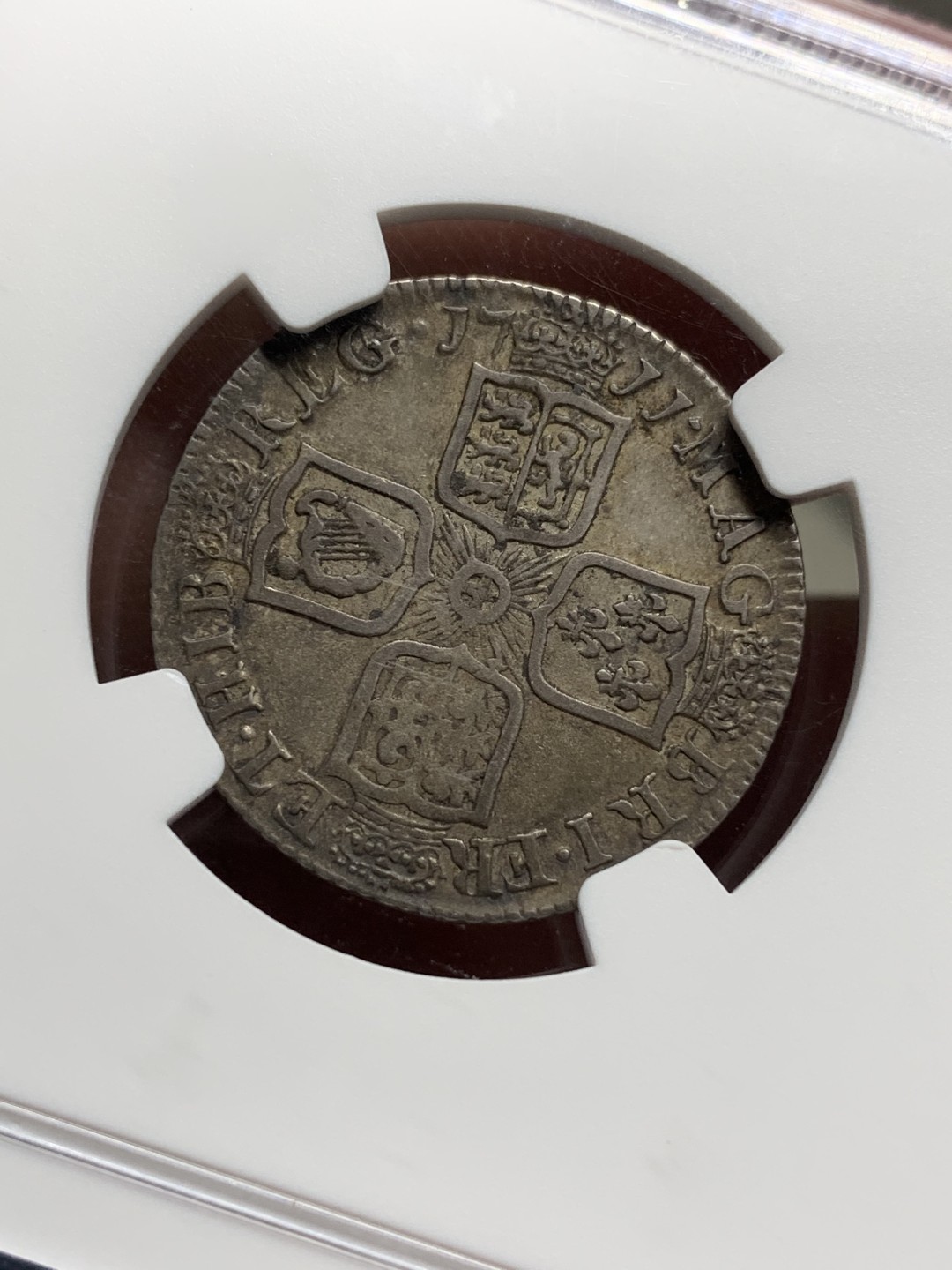 《竞宝斋》第113场-周日，周一 ，2场连拍（全场包邮） NGC-XF40 英国 1711年 安妮女王1先令银币 女王发丝细节尚存，图案文字打制清晰。18年P盒同分sbp含佣204美元成交，英系经典品种