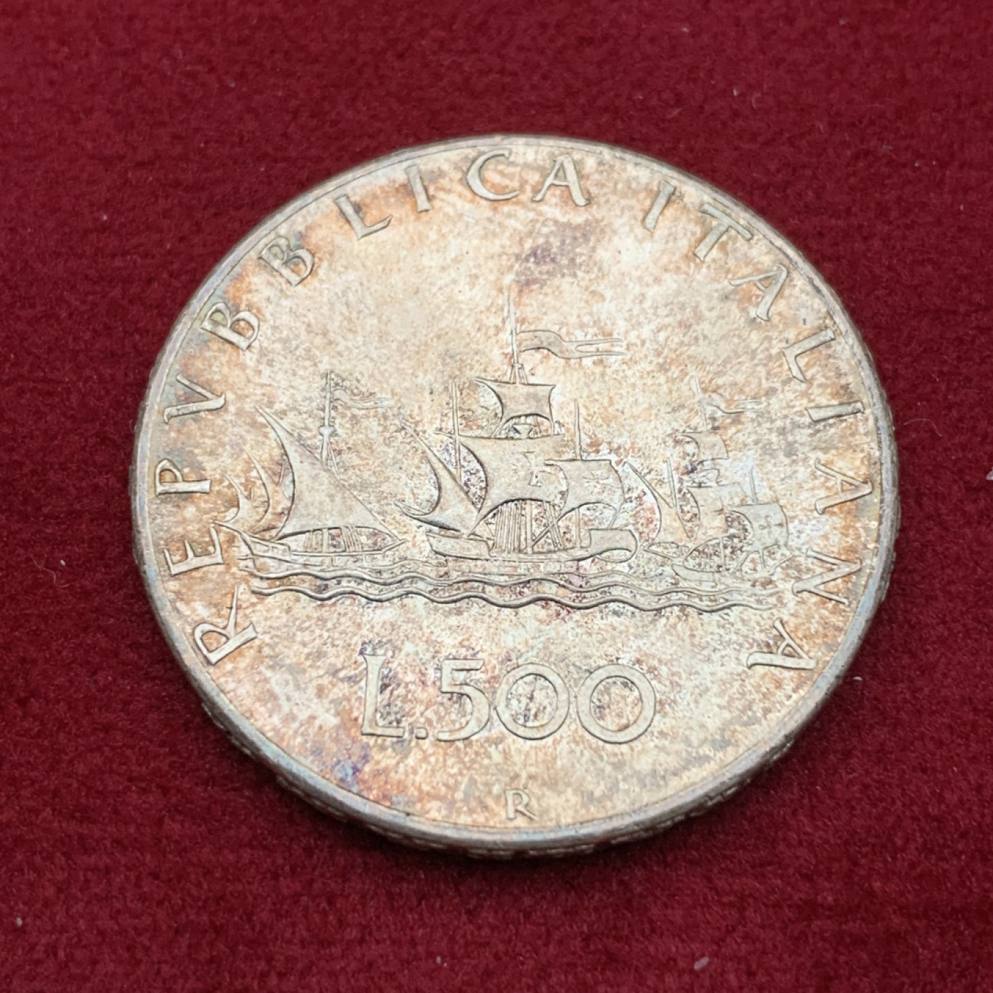 《竞宝斋》第113场-周日，周一 ，2场连拍（全场包邮） 意大利1966年美女500里拉银币，经典品种，BU品相。转光流畅，非常难得的绚丽彩浆