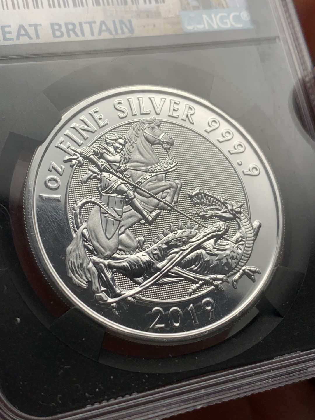 《竞宝斋》第113场-周日，周一 ，2场连拍（全场包邮） NGC MS69，英国2019年屠龙银币，注意是NGC首期蓝标盒