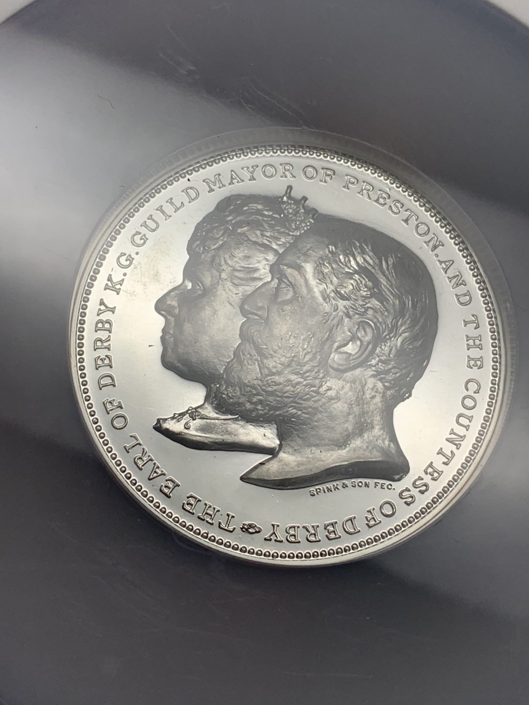 《竞宝斋》第113场-周日，周一 ，2场连拍（全场包邮） NGC-MS64 1902年英国普雷斯顿公会纪念章，原盒+镜面高分。大盒封装 WM白金属材质