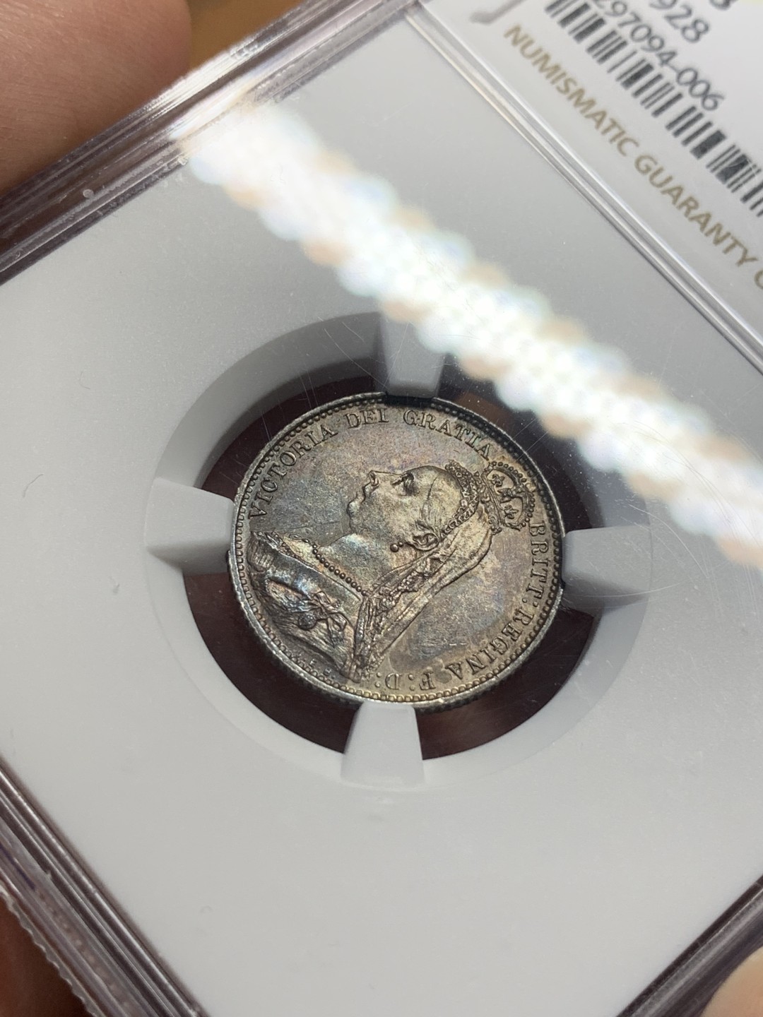 《竞宝斋》第113场-周日，周一 ，2场连拍（全场包邮） NGC MS63 英国1887年维多利亚高冠6便士银币盾牌版原光深五彩