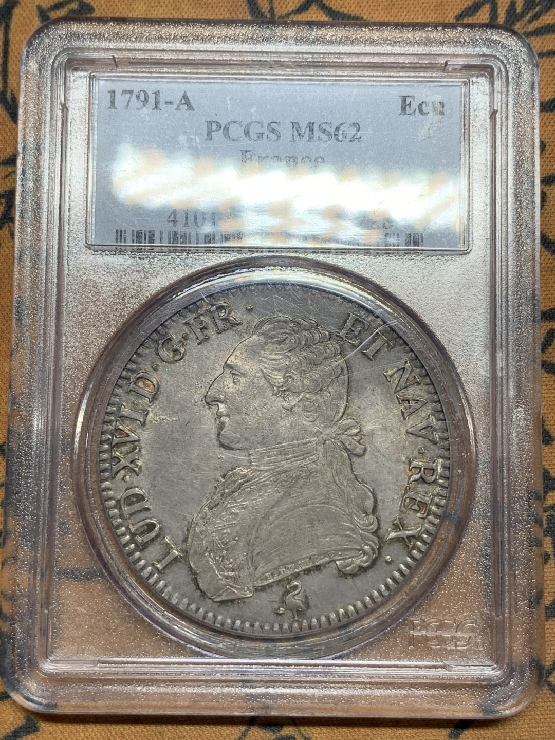 《竞宝斋》第113场-周日，周一 ，2场连拍（全场包邮） PCGS-MS62 1791年 法国路易十六，法国大革命时期1埃居大银币，PCGS老盒低评，人像完整，欧洲纸袋老包浆，币整体紫罗兰色颇为吸引人。