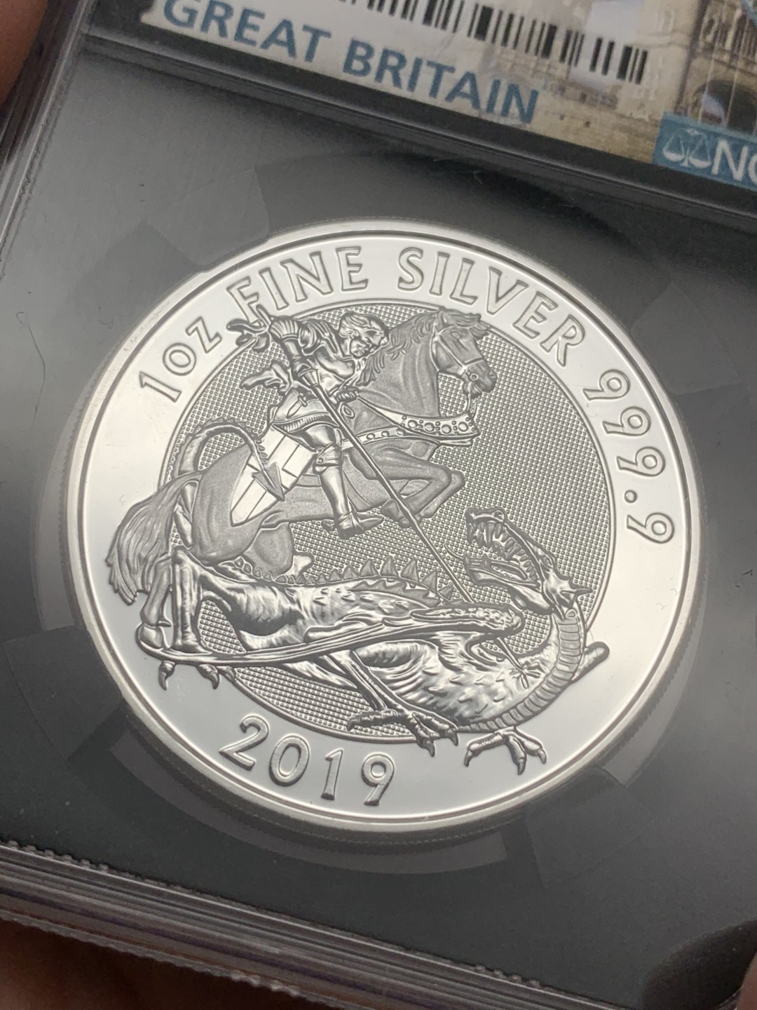 《竞宝斋》第113场-周日，周一 ，2场连拍（全场包邮） NGC MS69，英国2019年屠龙银币，注意是NGC首期蓝标盒