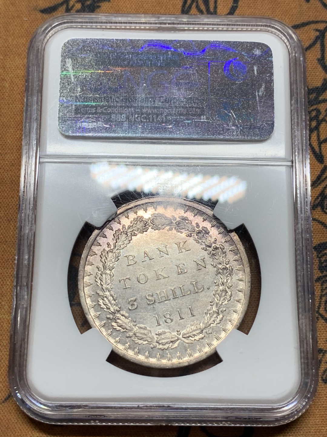 《竞宝斋》第113场-周日，周一 ，2场连拍（全场包邮） NGC MS62  英国乔三 英格兰银行1811 3先令军装版 原光难得