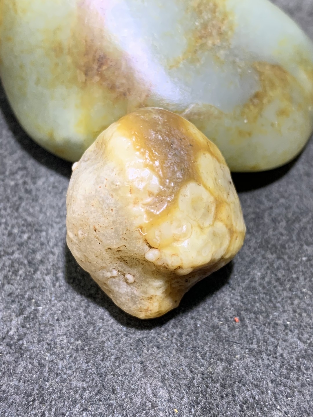 精美戈壁高玉化鱼籽纹筋脉石原石一颗，