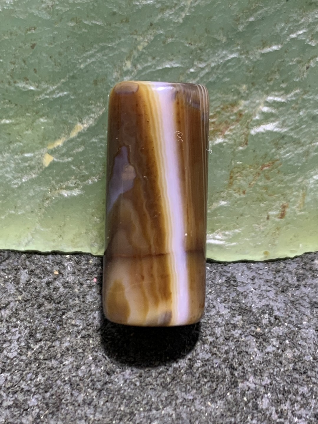 千层纹缠丝玛瑙通货直桶，随形桶珠一个，