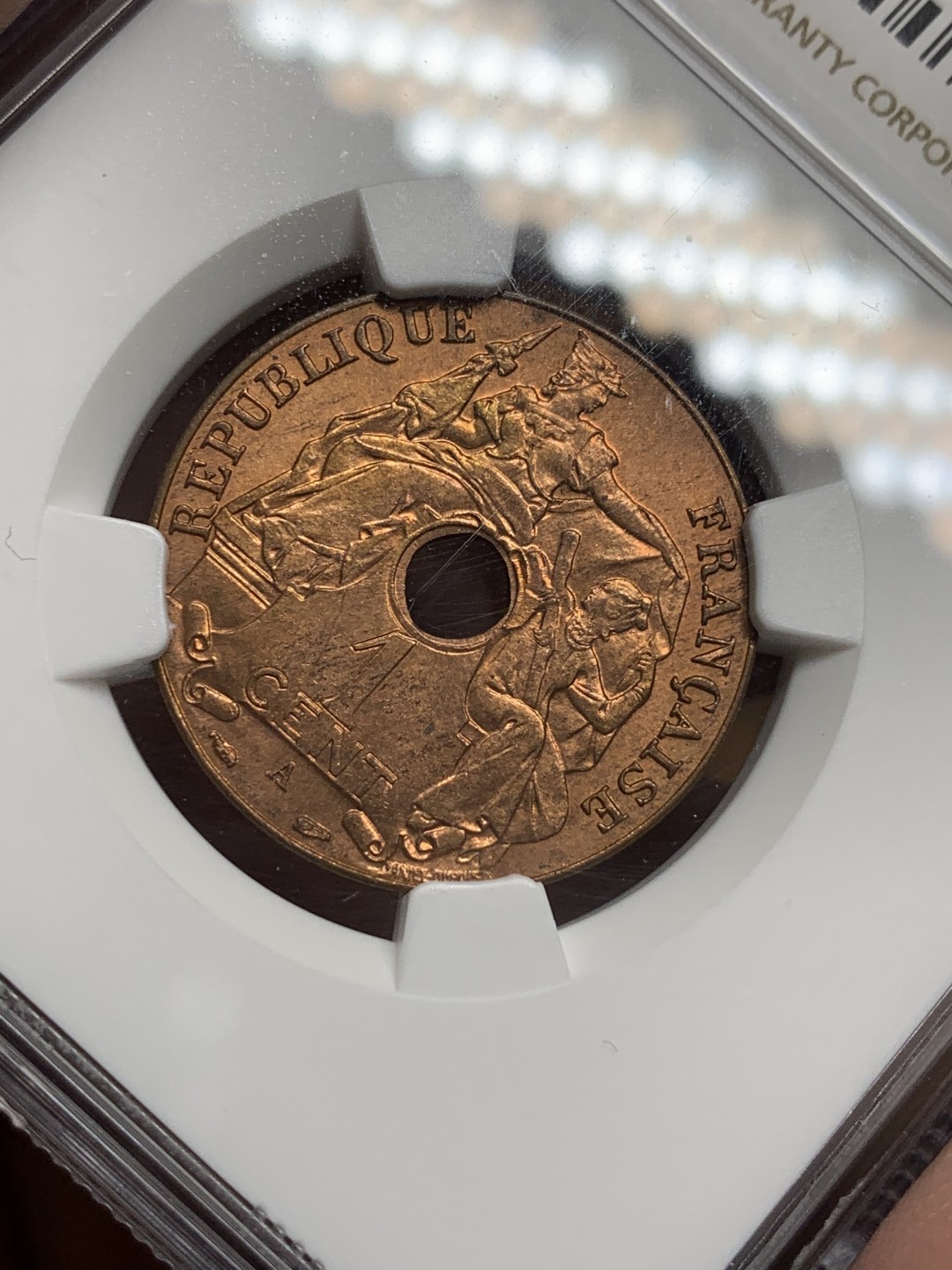 《竞宝斋》第113场-周日，周一 ，2场连拍（全场包邮） NGC-MS64RB 法属印支 1939年 百分之一 1分铜币 原铜光