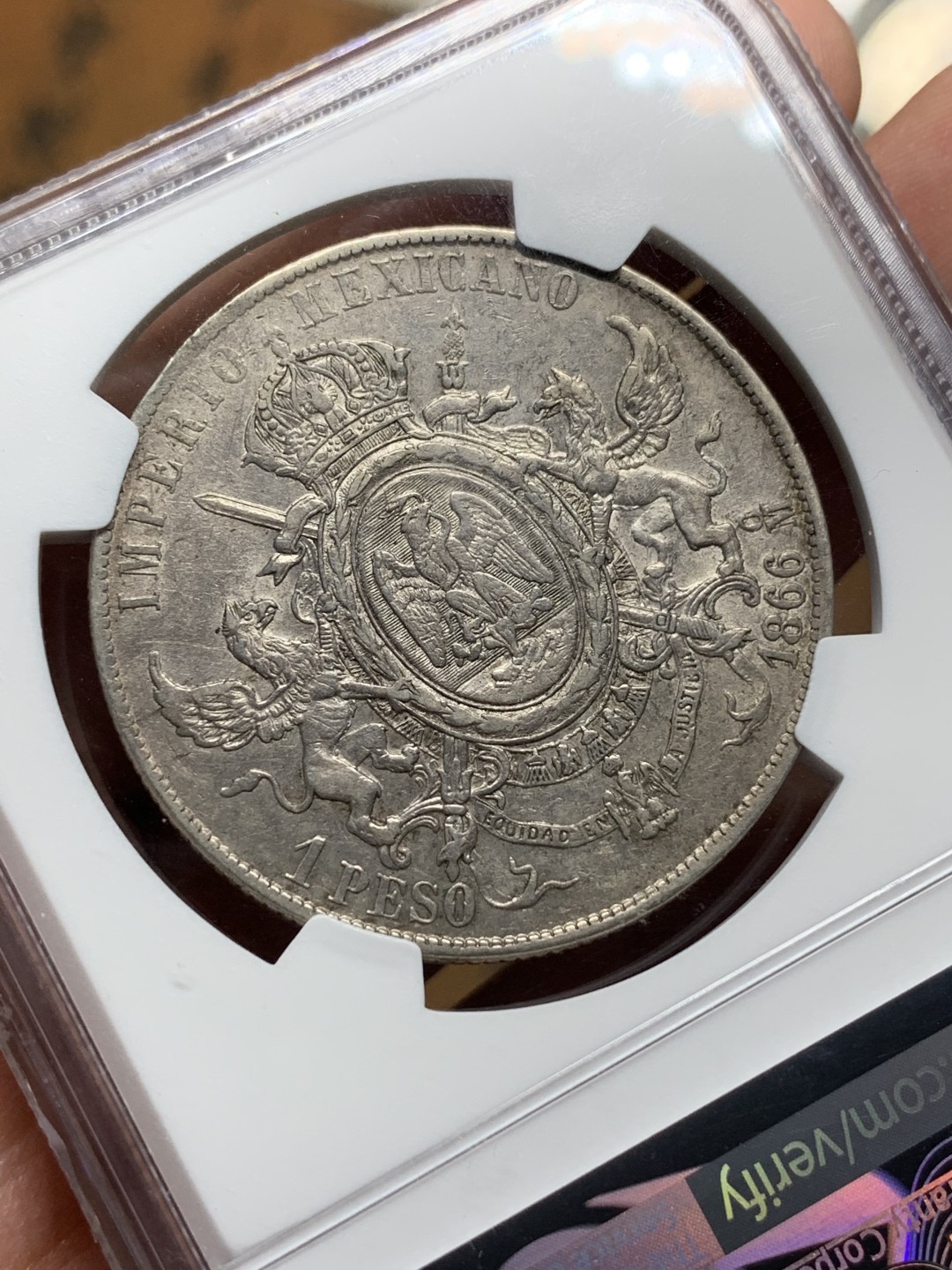 《竞宝斋》第113场-周日，周一 ，2场连拍（全场包邮） NGC AU 墨西哥 1866年 末代马克西米利安一世 1比索大银币 只有在位2年 非常难得AU 只有34岁的年纪雕刻出了64岁的神态