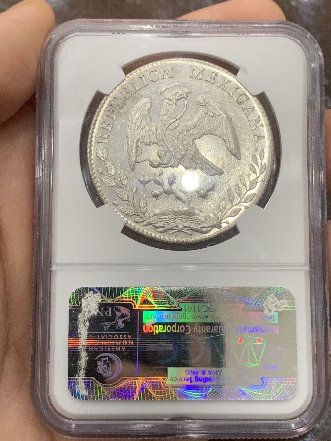 《竞宝斋》第113场-周日，周一 ，2场连拍（全场包邮） NGC-MS62 墨西哥1897年 8瑞尔 花边鹰洋 银币 镜面效果明显 车轮转光 同品相中的战斗机