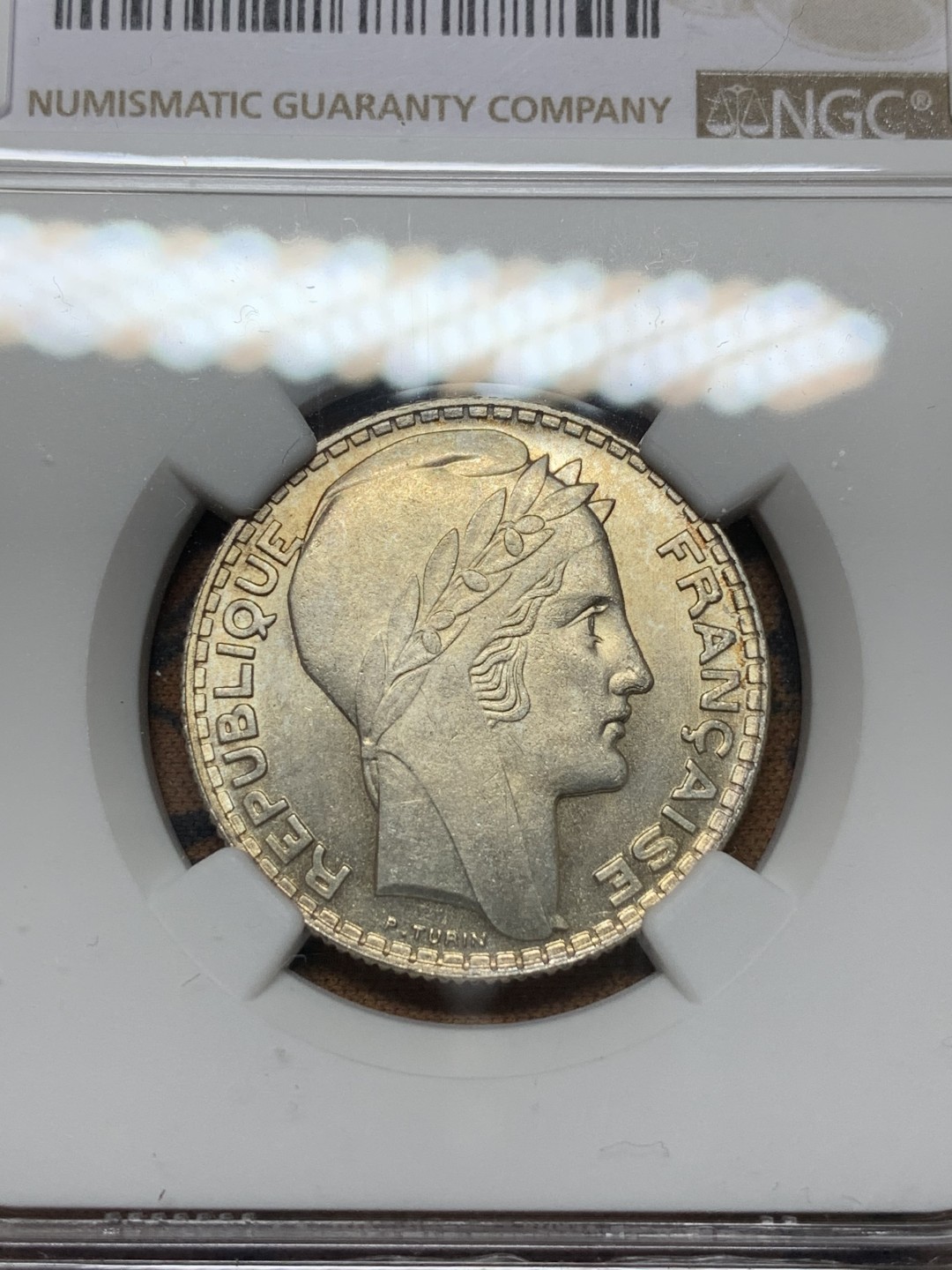 《竞宝斋》第113场-周日，周一 ，2场连拍（全场包邮） NGC UNC法国1930年10法郎转光银币