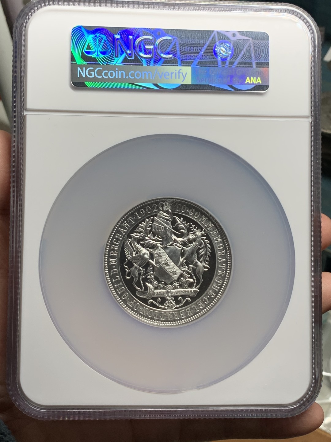 《竞宝斋》第113场-周日，周一 ，2场连拍（全场包邮） NGC-MS64 1902年英国普雷斯顿公会纪念章，原盒+镜面高分。大盒封装 WM白金属材质