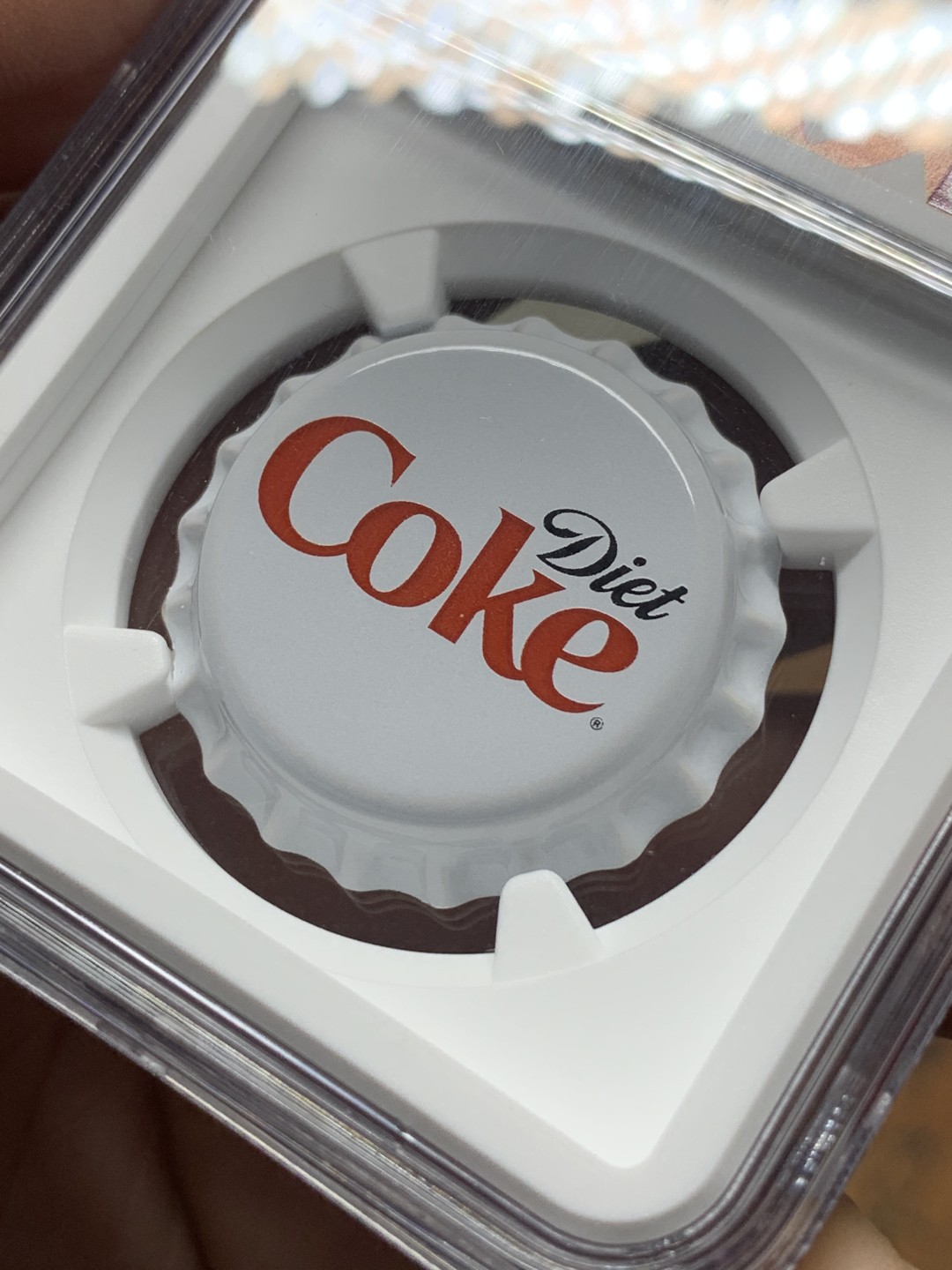 《竞宝斋》第113场-周日，周一 ，2场连拍（全场包邮） NGC PF69UC 2020 斐济可乐 瓶盖精制银币 情人节标签 比较有意义