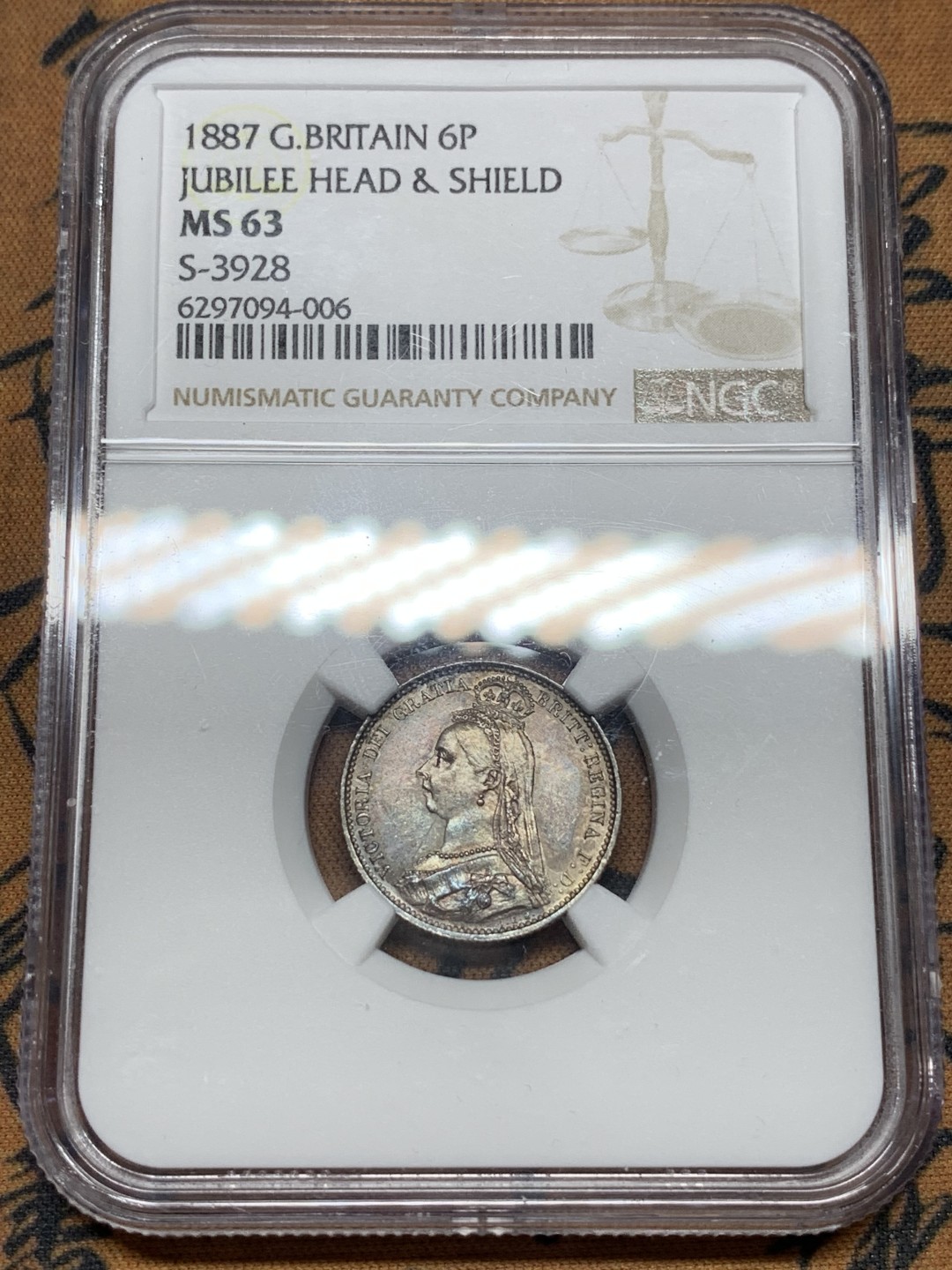 《竞宝斋》第113场-周日，周一 ，2场连拍（全场包邮） NGC MS63 英国1887年维多利亚高冠6便士银币盾牌版原光深五彩