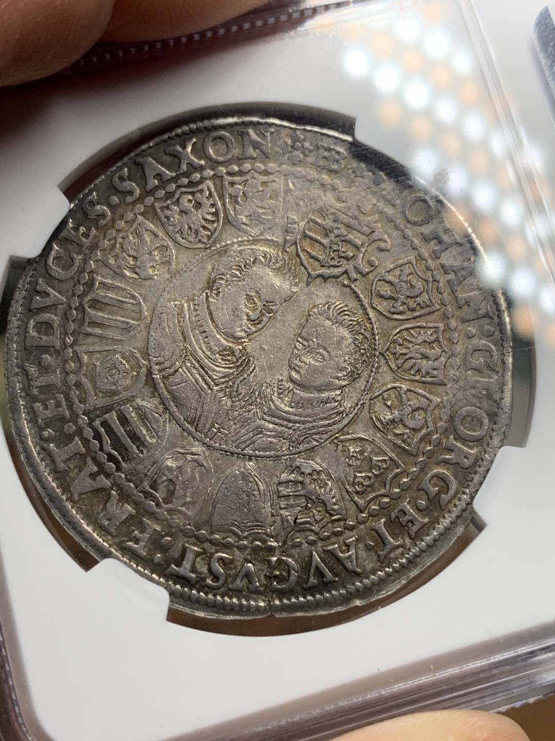 《竞宝斋》第113场-周日，周一 ，2场连拍（全场包邮） NGC AU50德国萨克森1602年三兄弟武士剑老泰勒 银币 深彩包浆细节非常好